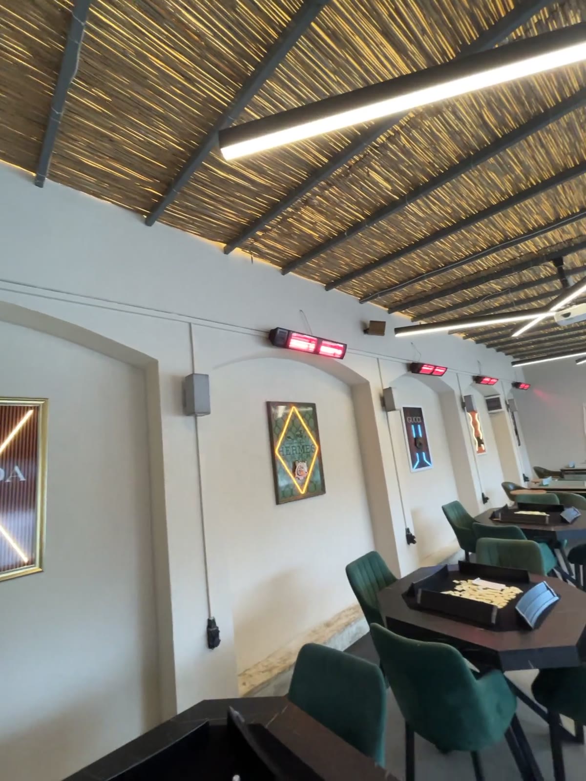 Başakşehir okey cafe ortam - Mifas Lounge teras ve iç mekan