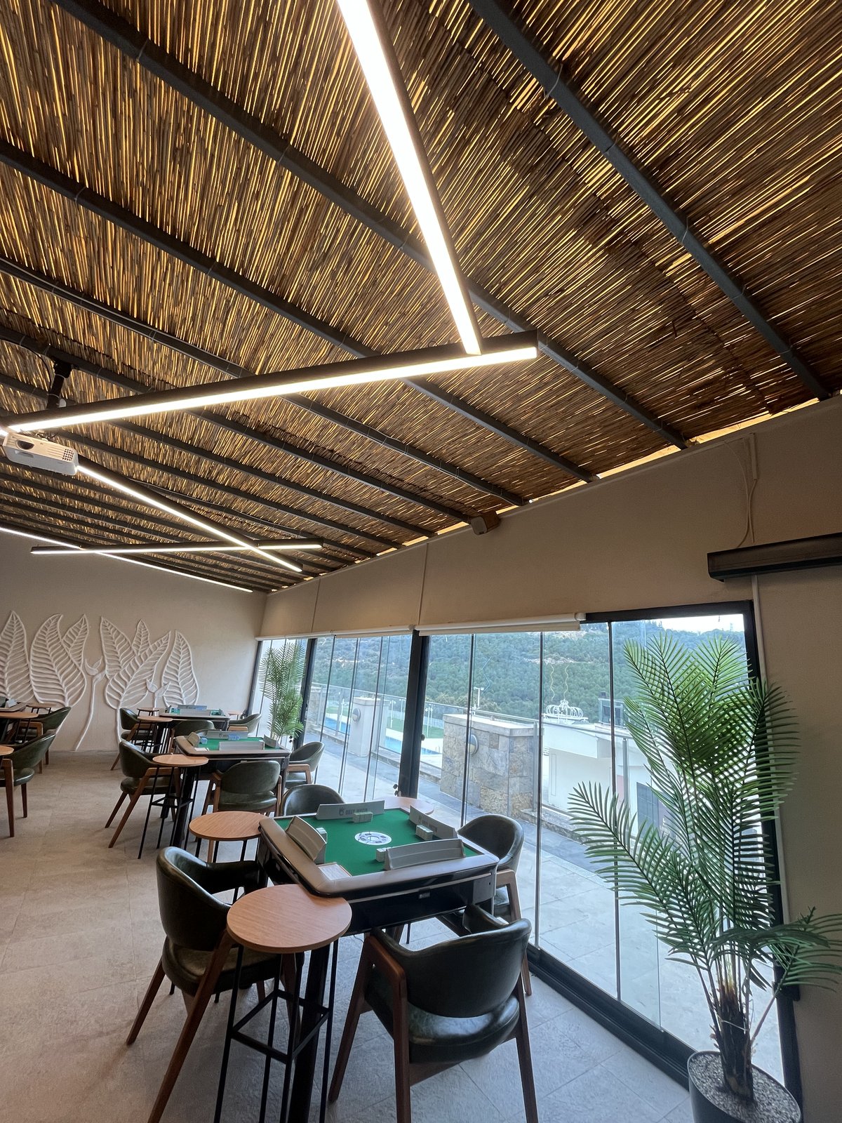 İstanbul otomatik okey masası cafe - Mifas Lounge iç mekan